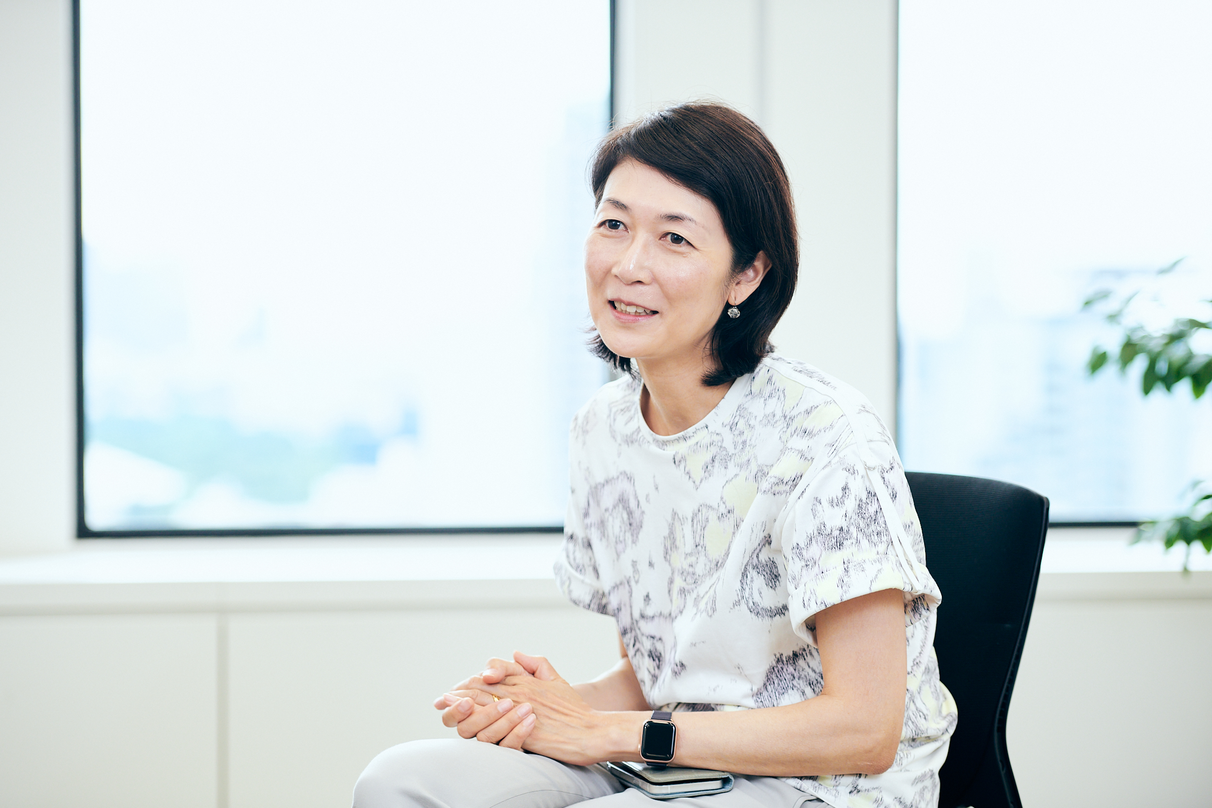 塩見有子さん NPO法人アーツイニシアティヴトウキョウ理事長
ART IN THE OFFICEでは第1回から審査員を務める