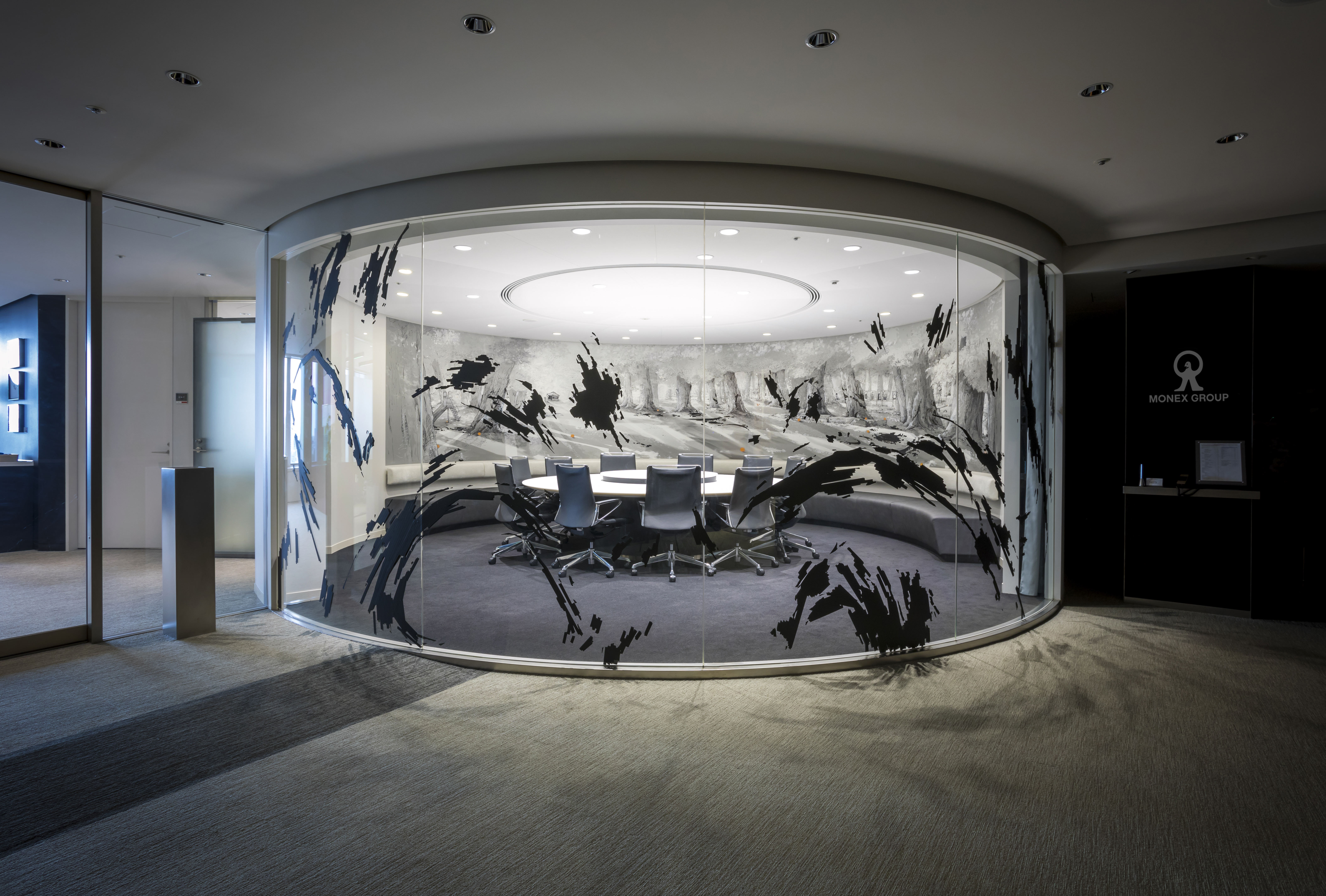 「ART IN THE OFFICE 2023」作品が展示されているプレスルーム(GALAXY)